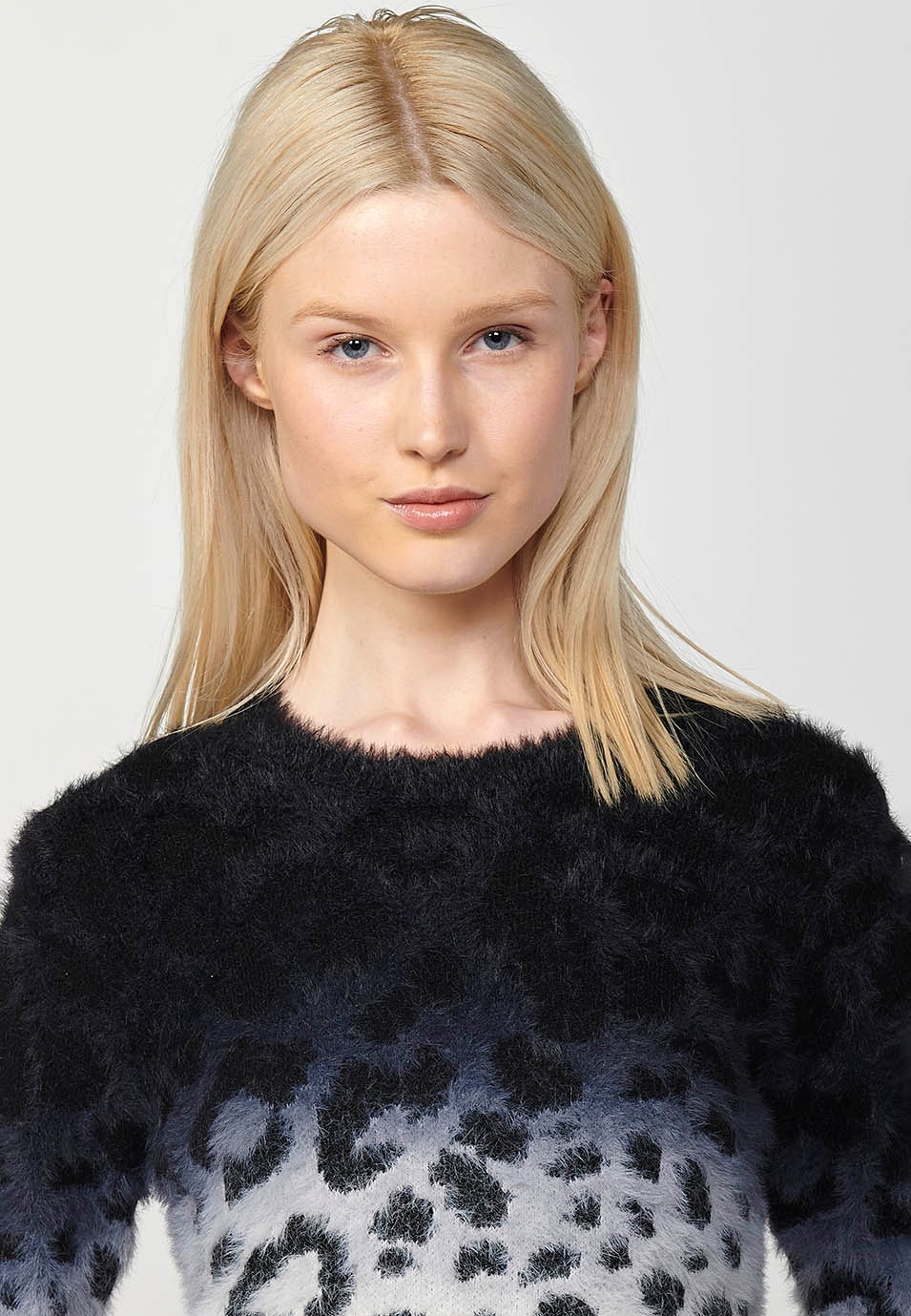 Langärmliger Rundhalspullover mit schwarz-weißem Leoparden-Jacquard mit Farbverlaufseffekt für Damen in Schwarz