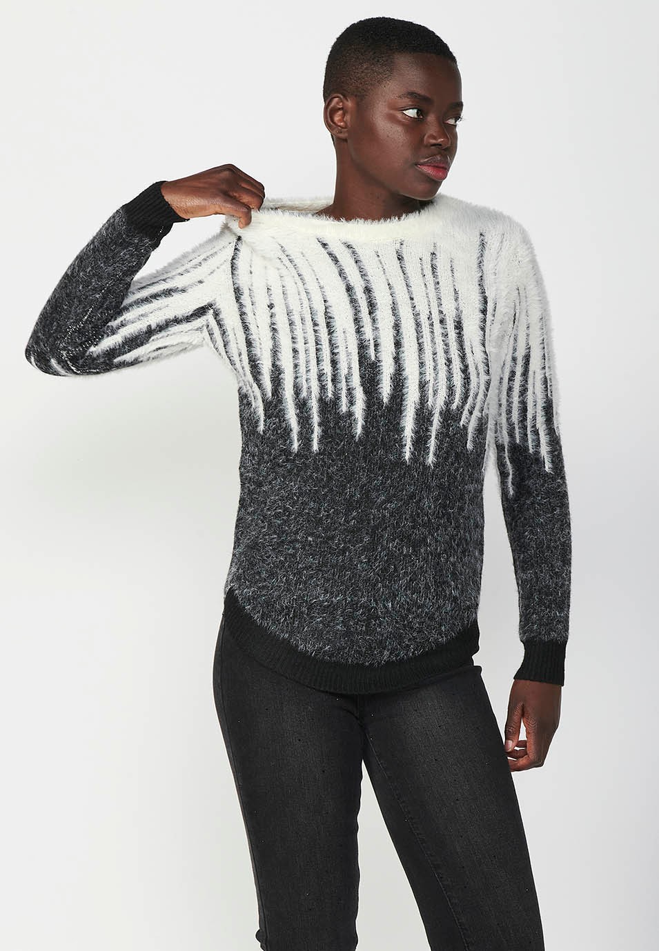 Women's long sleeve crew neck jacquard gradient jumper in black