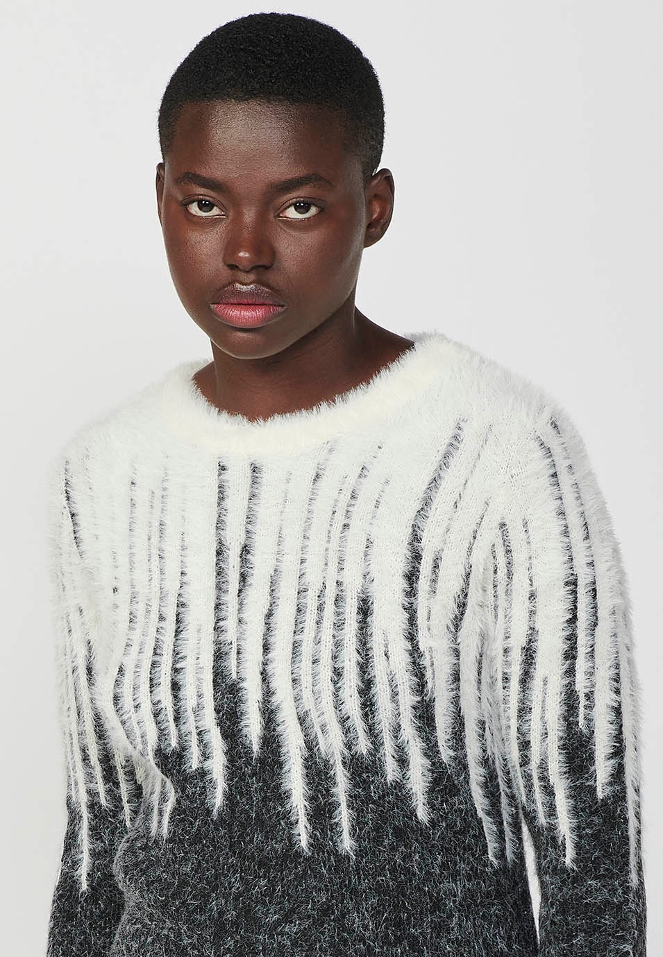 Women's long sleeve crew neck jacquard gradient jumper in black