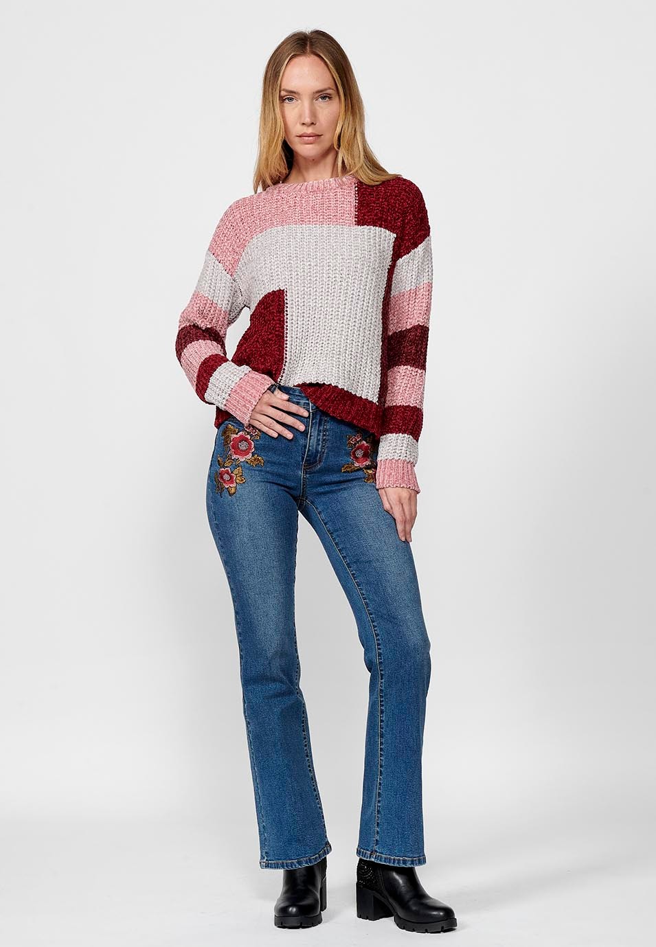 Pull à patch intarsia à manches longues et col rond de différentes couleurs pour femme