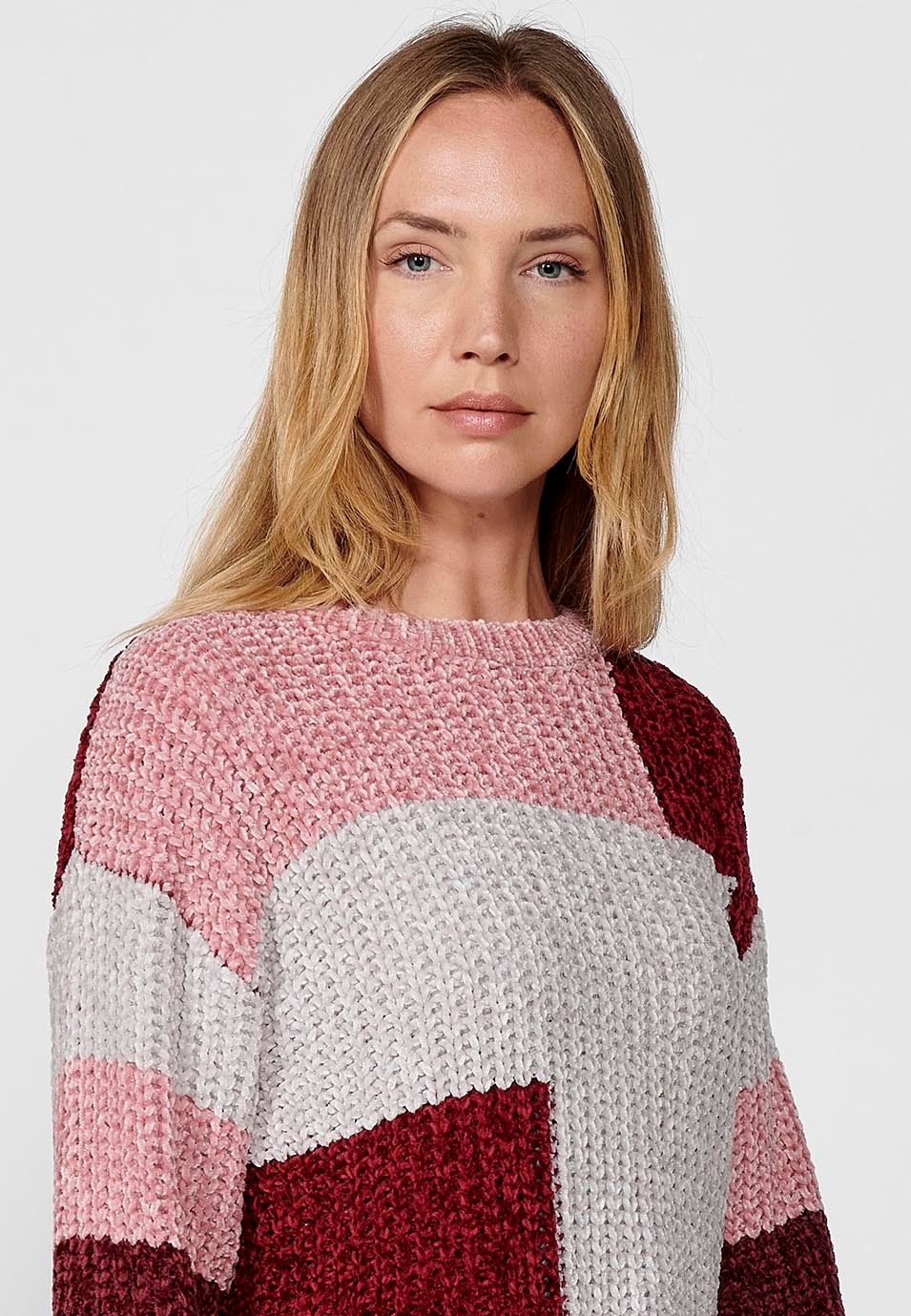Pull à patch intarsia à manches longues et col rond de différentes couleurs pour femme