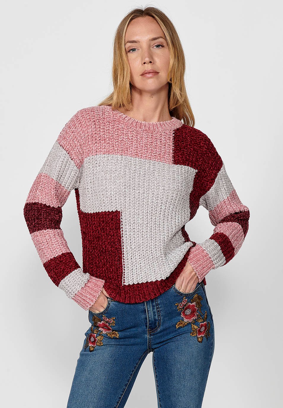 Pull à patch intarsia à manches longues et col rond de différentes couleurs pour femme