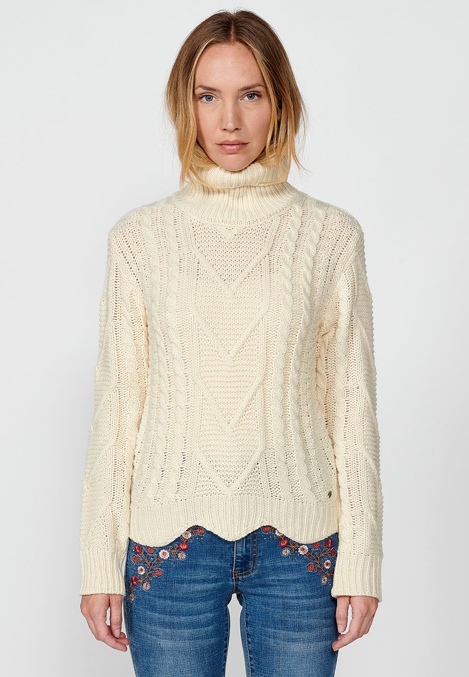 Langärmliger gestrickter und gerippter Jacquard-Pullover mit gewelltem Saum für Damen in der Farbe Ecru