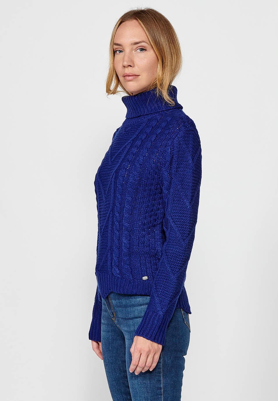 Blauer langärmliger gestrickter und gerippter Jacquard-Pullover mit gewelltem Saum für Damen