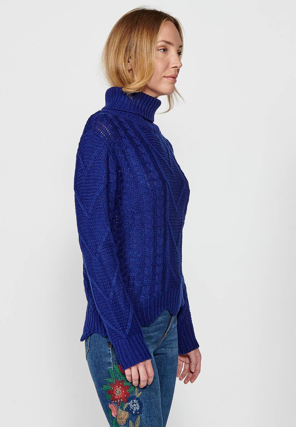Blauer langärmliger gestrickter und gerippter Jacquard-Pullover mit gewelltem Saum für Damen