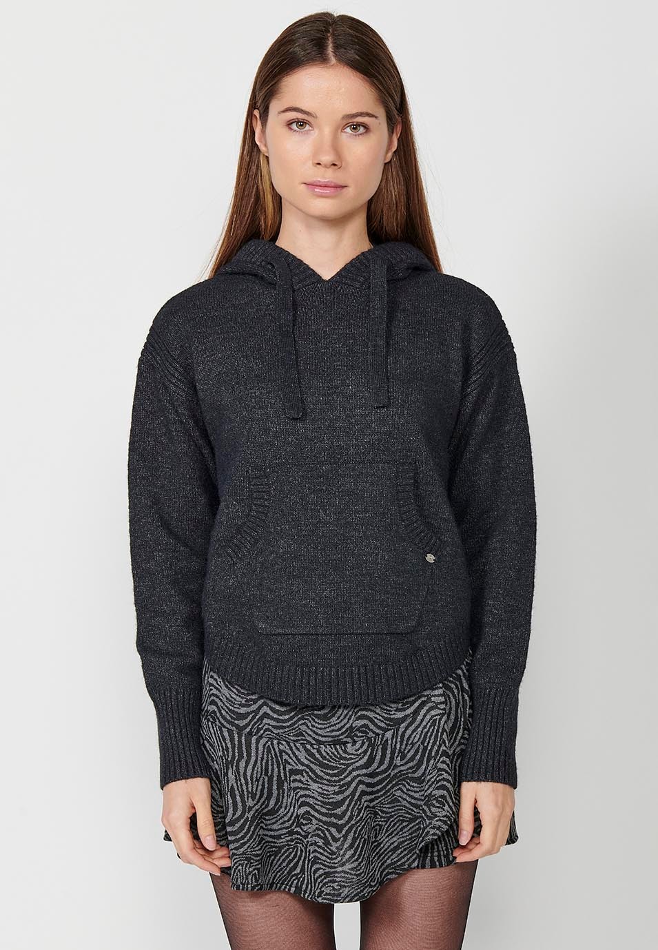Pull kangourou à capuche et manches longues pour femme en noir