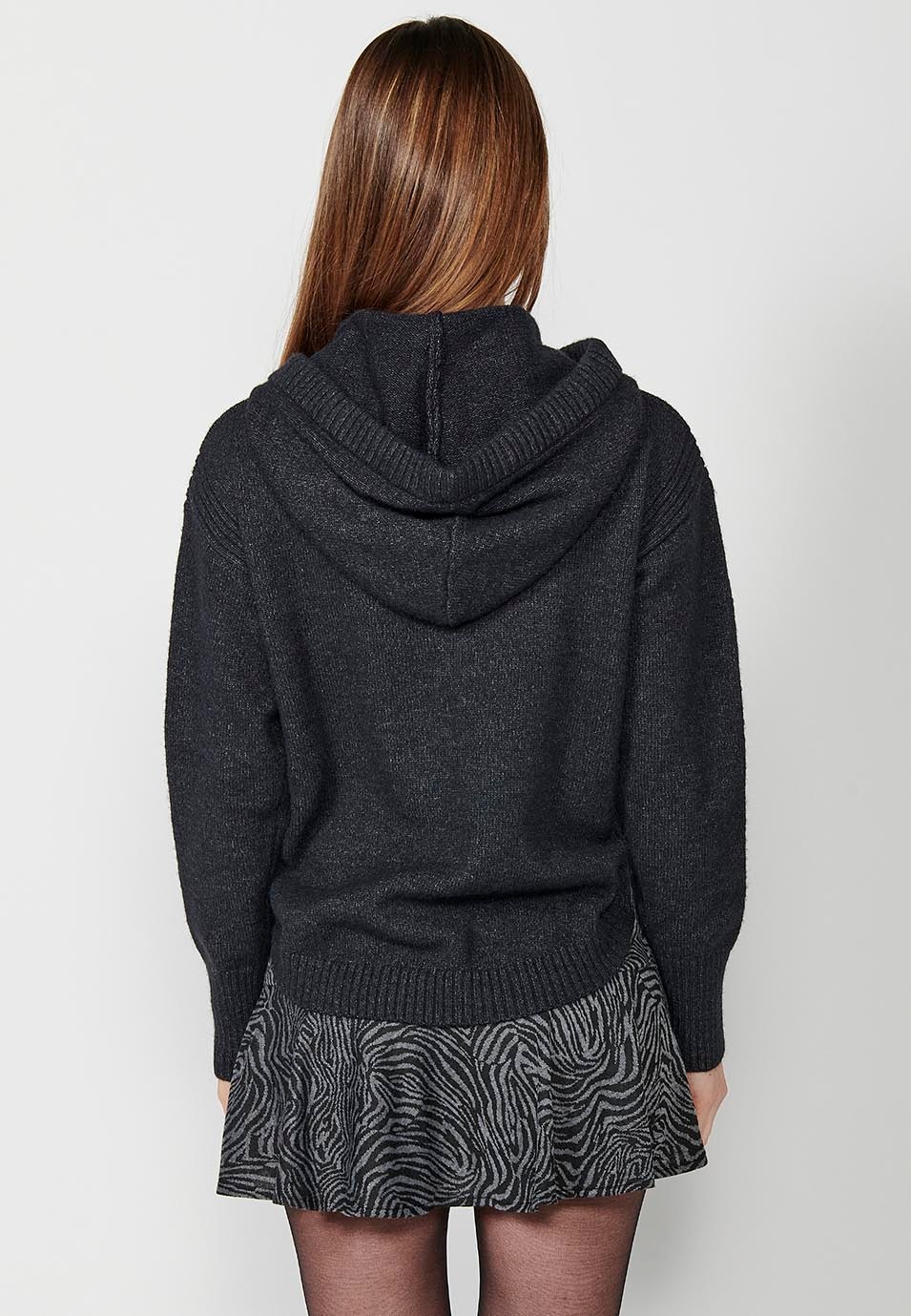 Pull kangourou à capuche et manches longues pour femme en noir