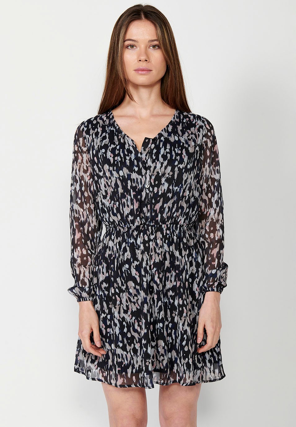Vestido corto de manga larga con Escote pico y botones y Estampado abstracto sobre tejido de mini rayas de lurex color Negro para Mujer