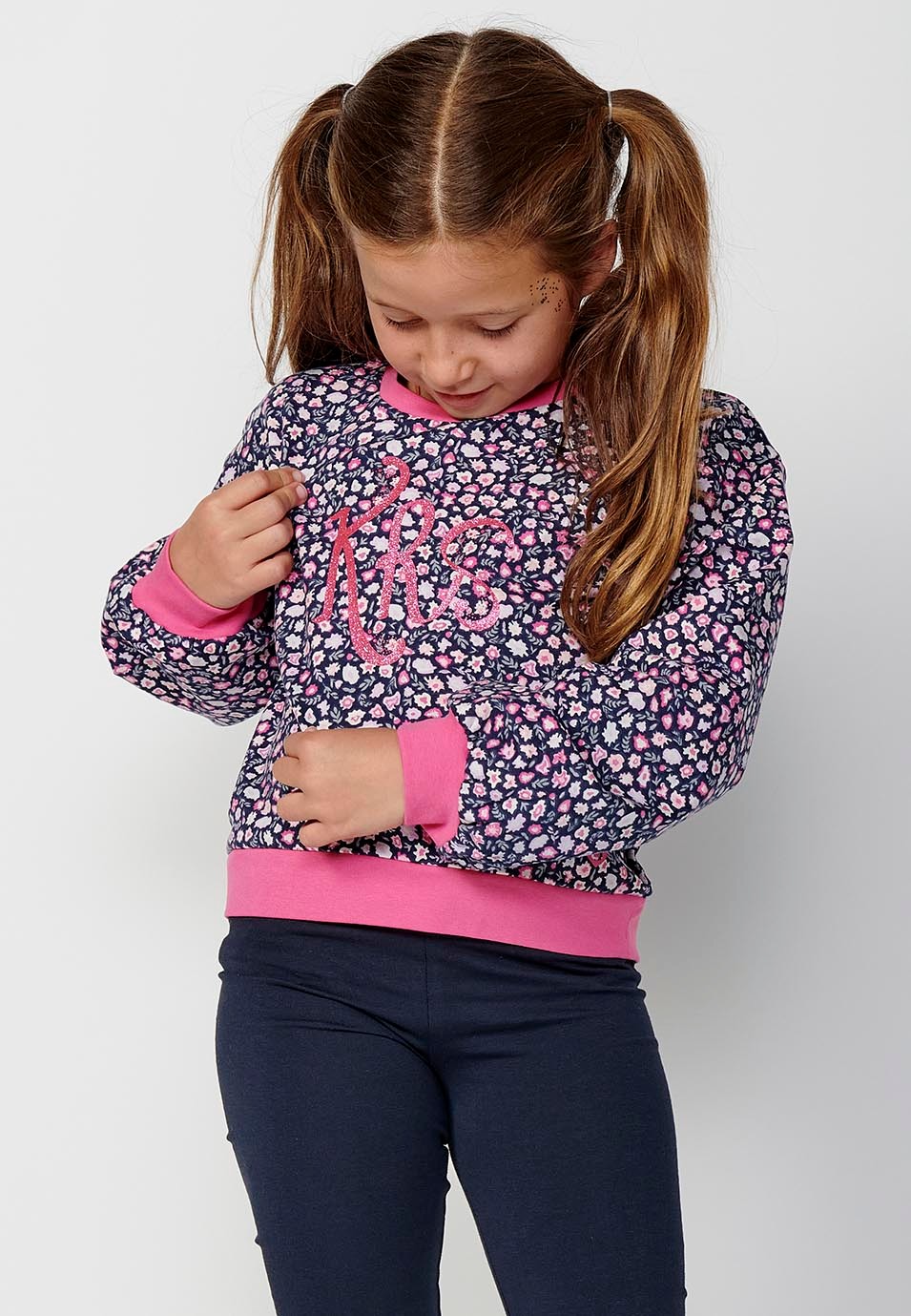 Sudadera de manga larga con cuello redondo y detalle delantero con estamapado floral para niña de color navy