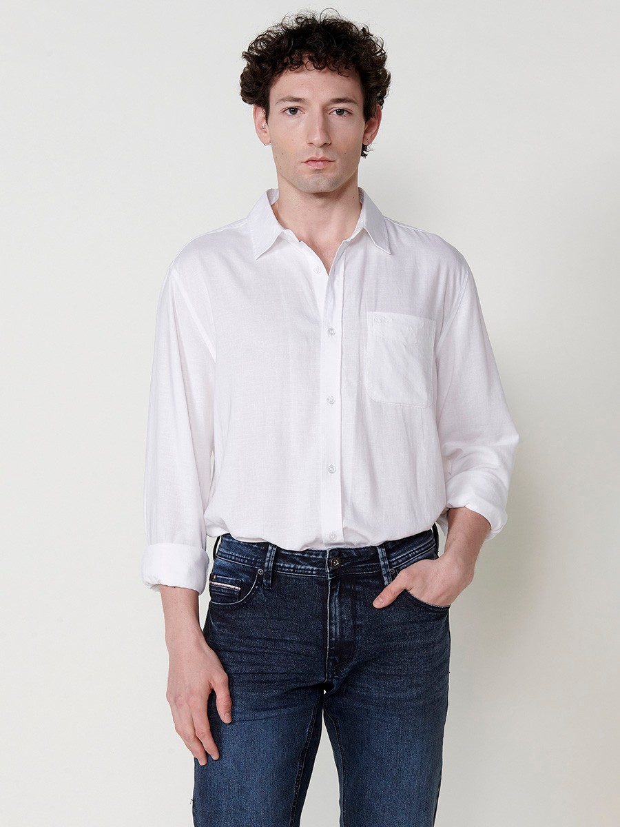 Camisa de Manga Larga en Blanco con Cierre de Botones y Bolsillo Delantero para Hombre - Lino y Viscosa