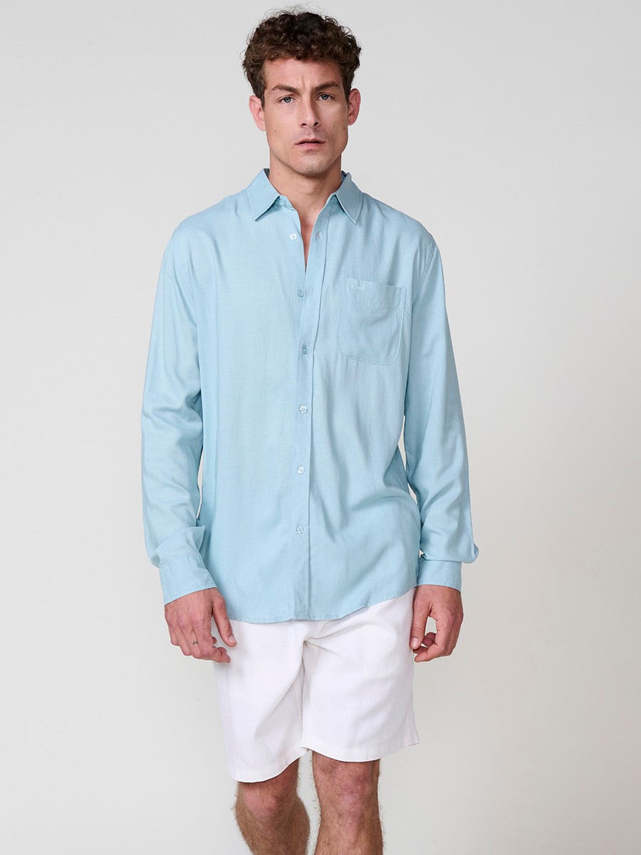 Camisa de Manga Larga de Lino en Azul Claro con Cierre de Botones y Bolsillo Delantero para Hombre 1