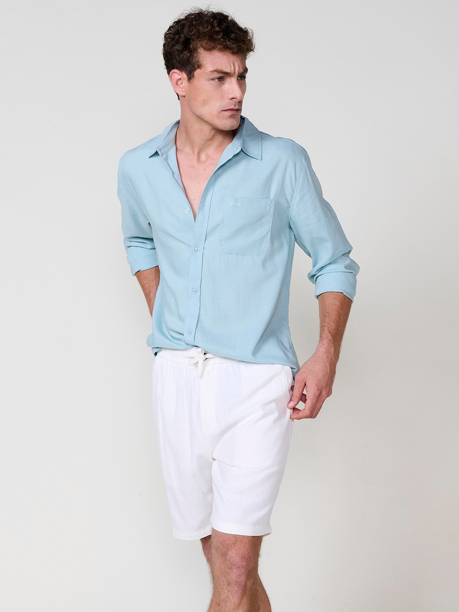 Camisa de Manga Larga de Lino en Azul Claro con Cierre de Botones y Bolsillo Delantero para Hombre 4