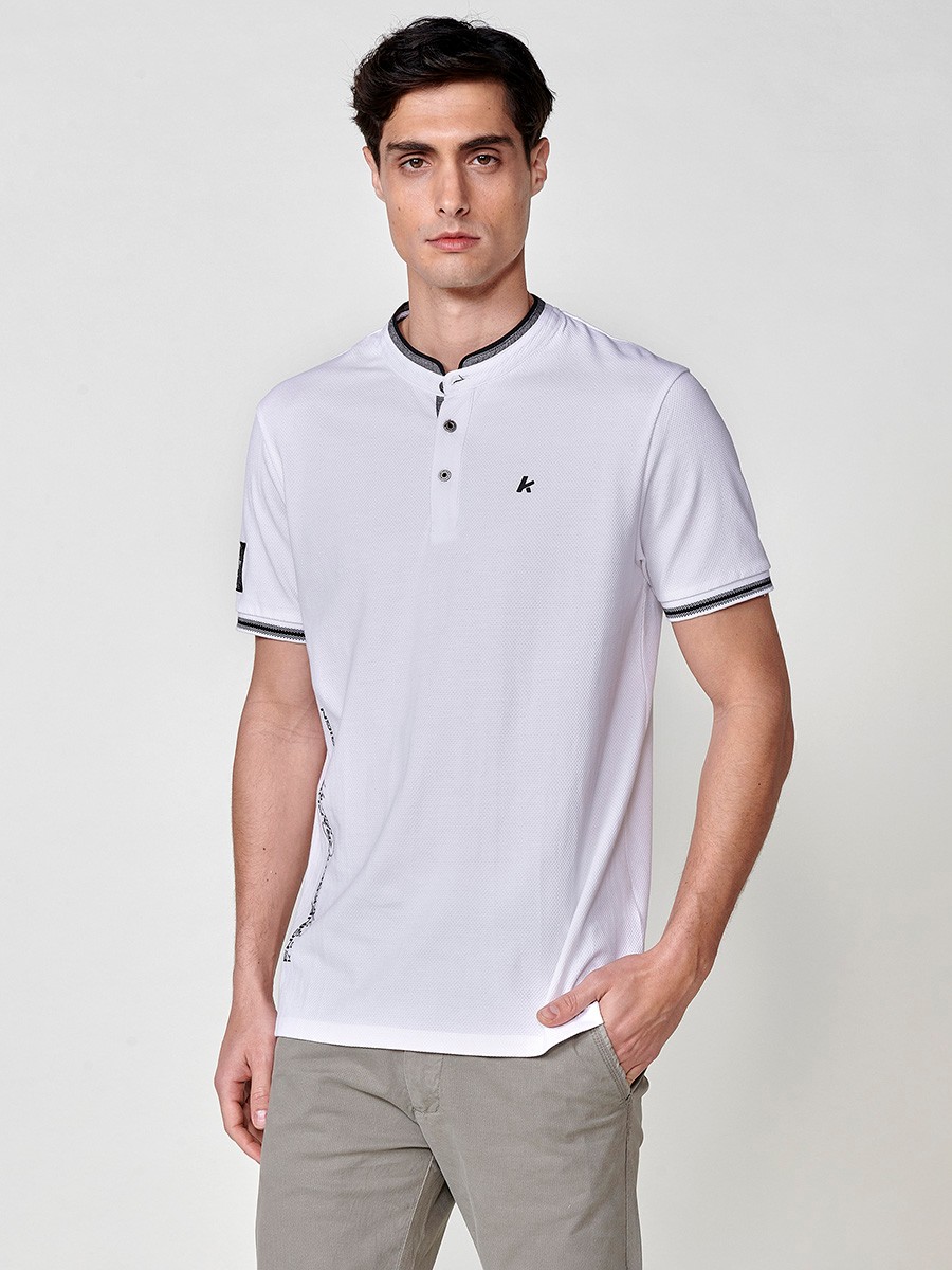 Herren-Poloshirt aus Baumwolle in Weiß mit Rundhalsausschnitt