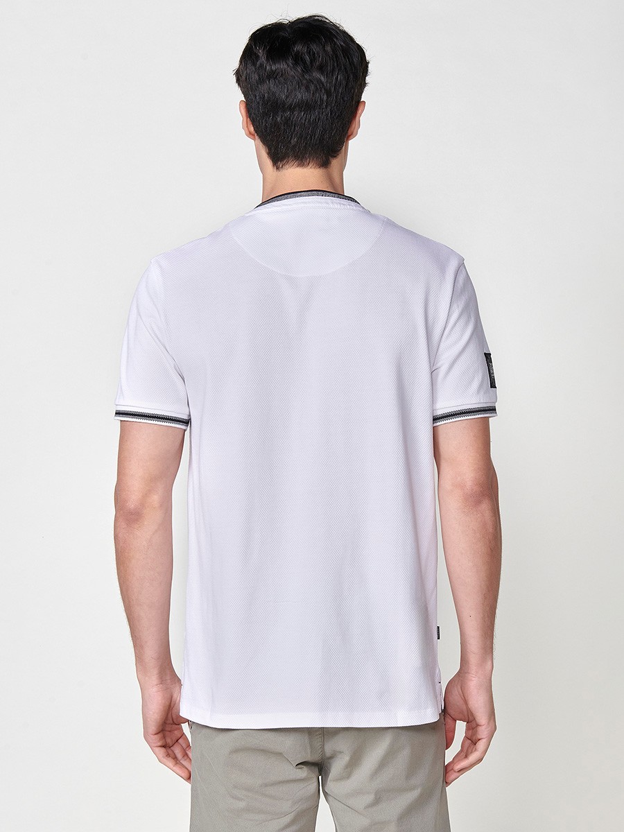 Herren-Poloshirt aus Baumwolle in Weiß mit Rundhalsausschnitt 7