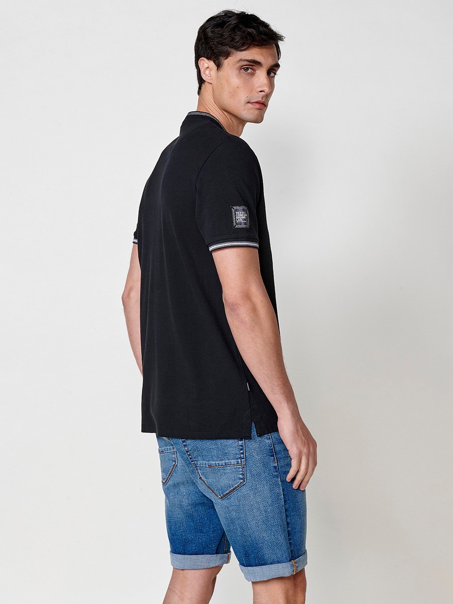 Polo de Hombre de Algodón Color Negro con Cuello Redondo