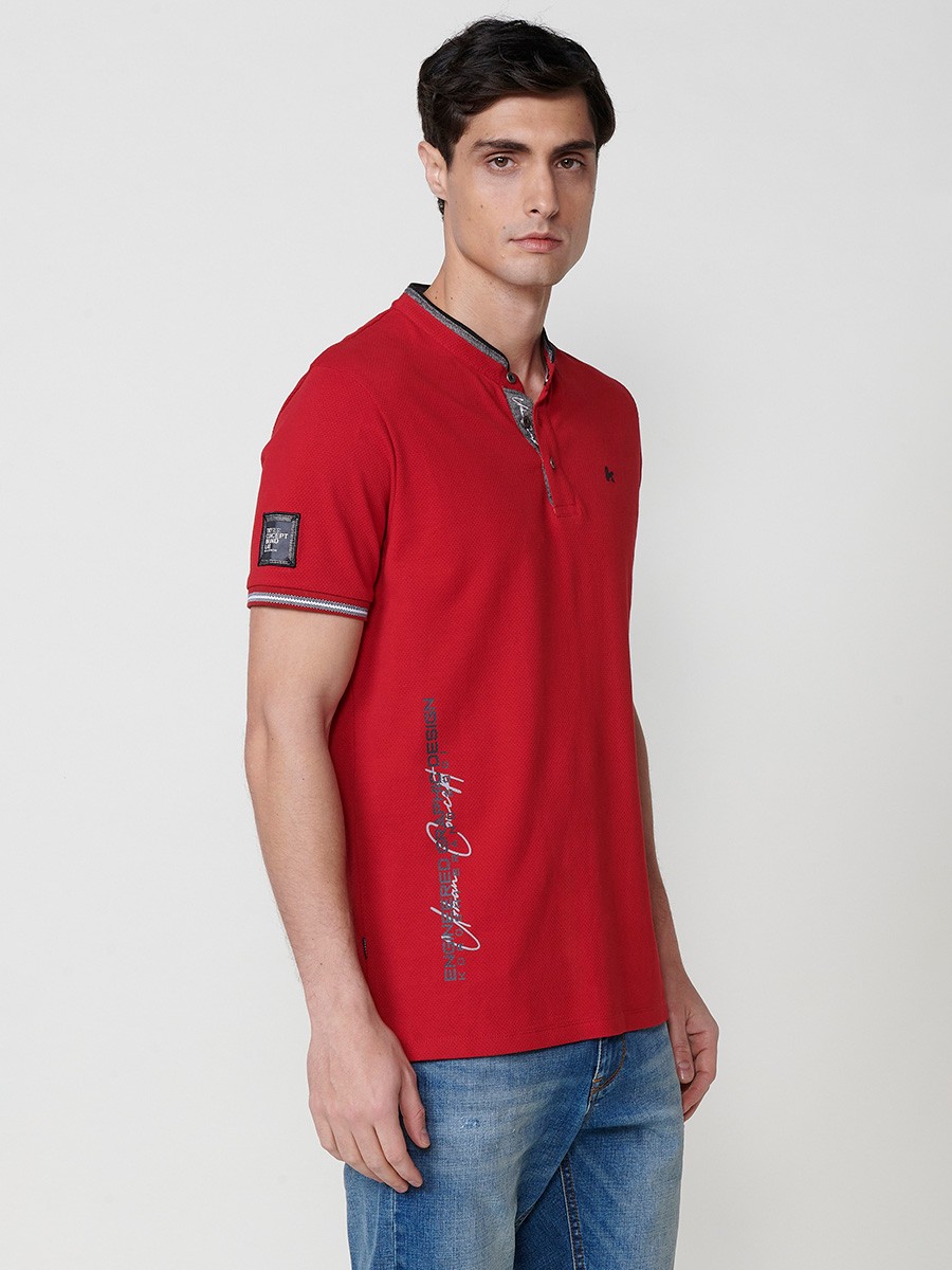 Herren-Poloshirt aus Baumwolle in Rot mit Rundhalsausschnitt