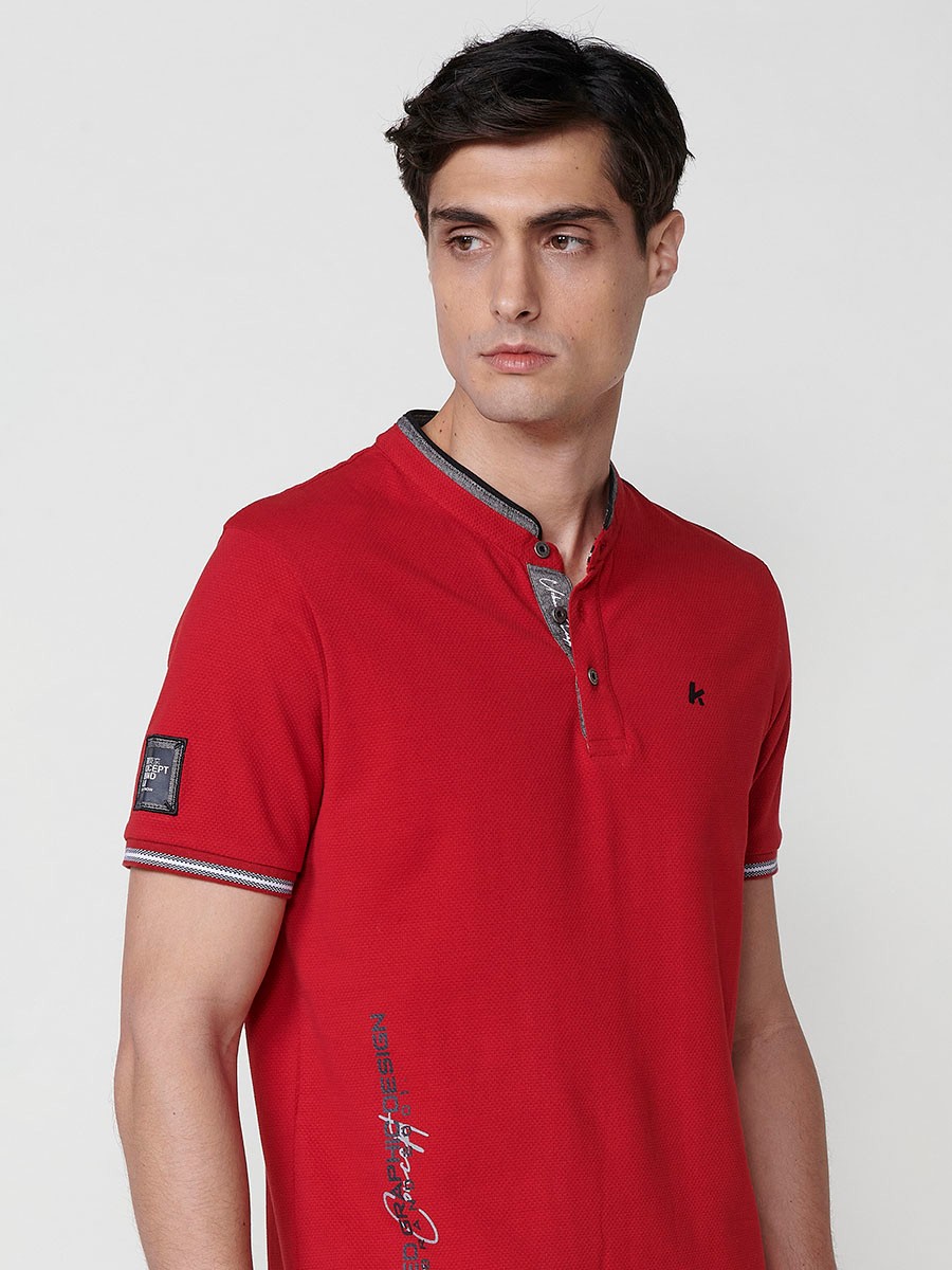 Herren-Poloshirt aus Baumwolle in Rot mit Rundhalsausschnitt