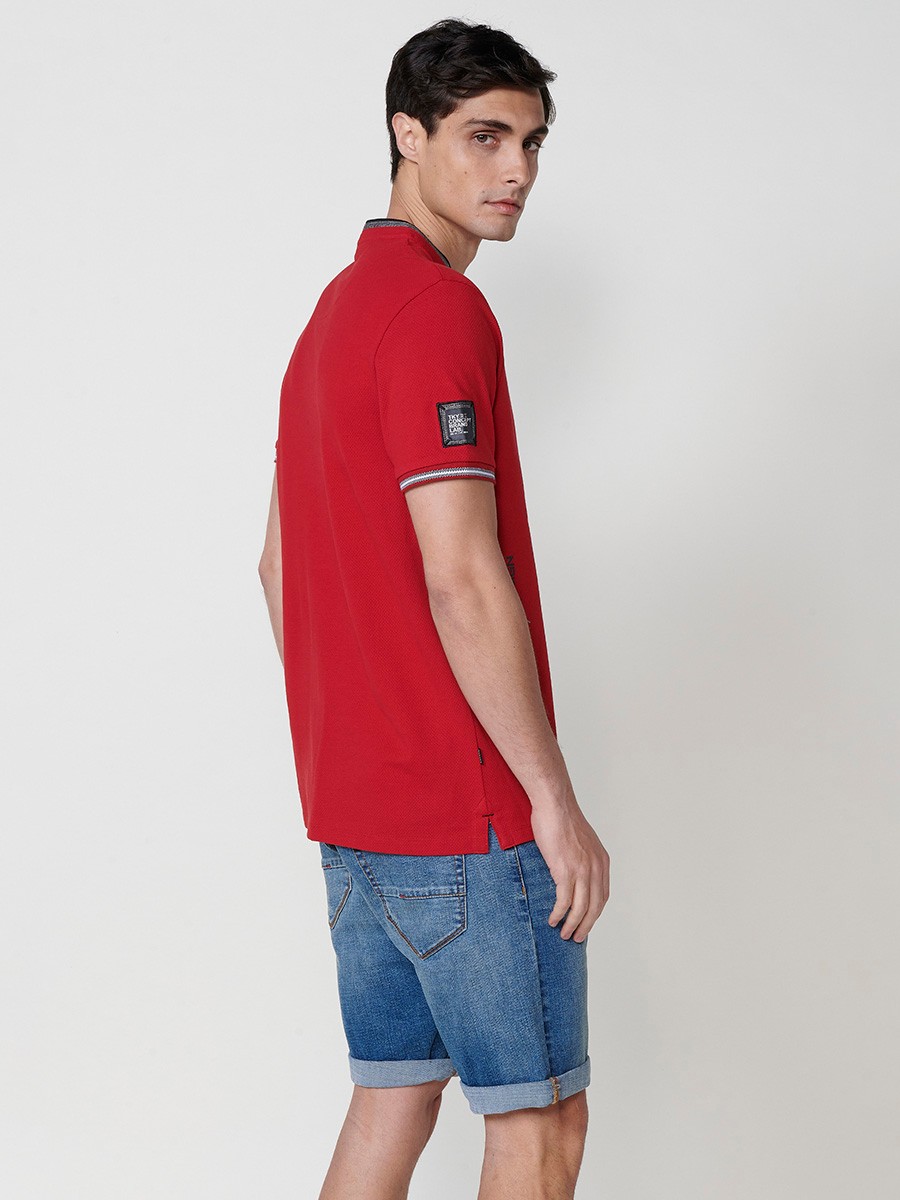 Herren-Poloshirt aus Baumwolle in Rot mit Rundhalsausschnitt