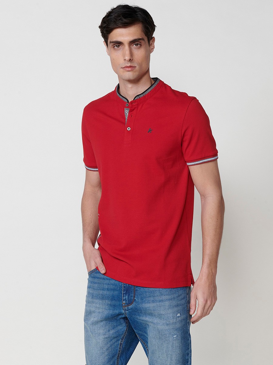 Herren-Poloshirt aus Baumwolle in Rot mit Rundhalsausschnitt