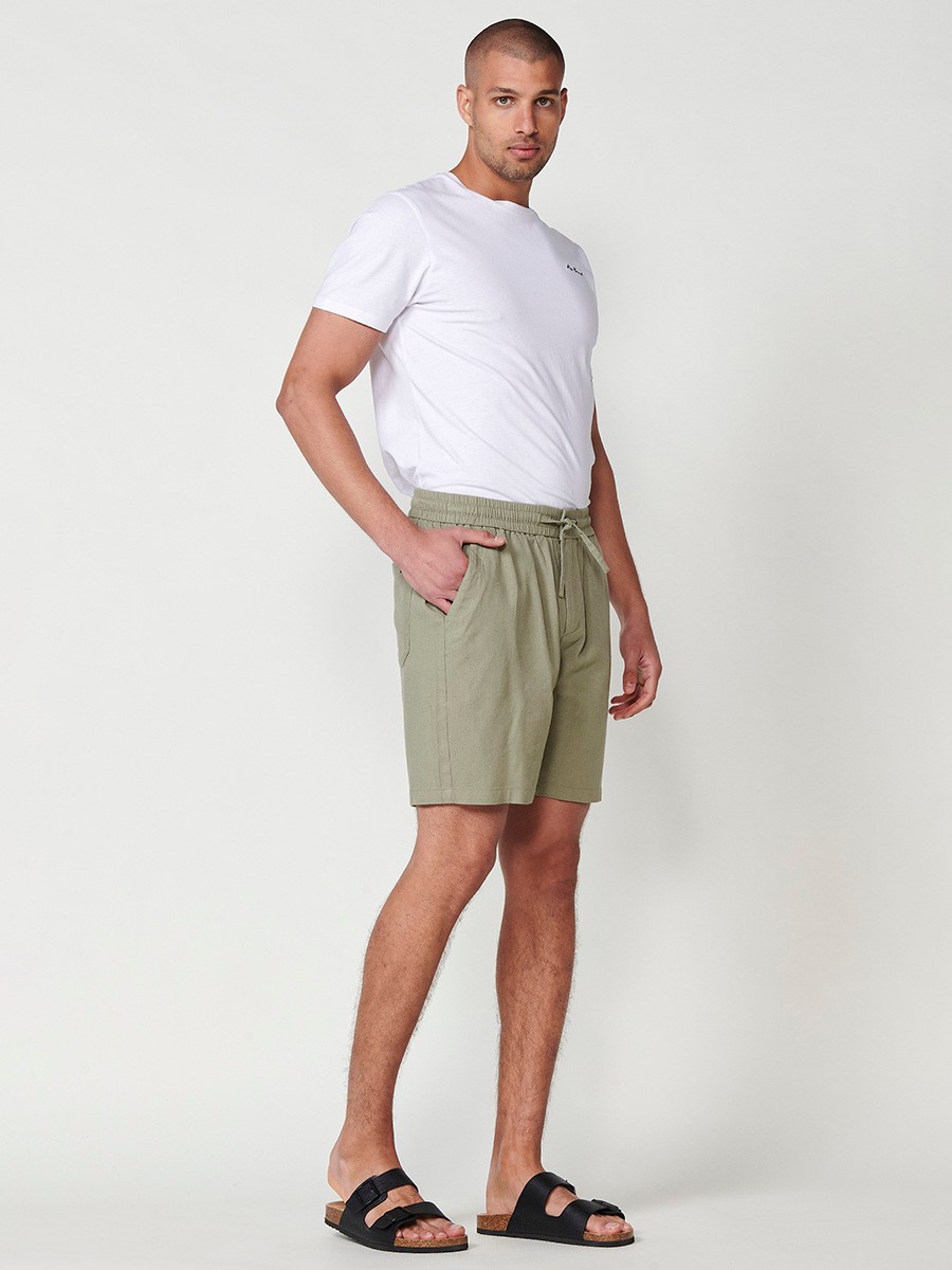 Bermuda de Lino y Viscosa Confort Fit con Cintura Elástica en Color Verde para Hombre