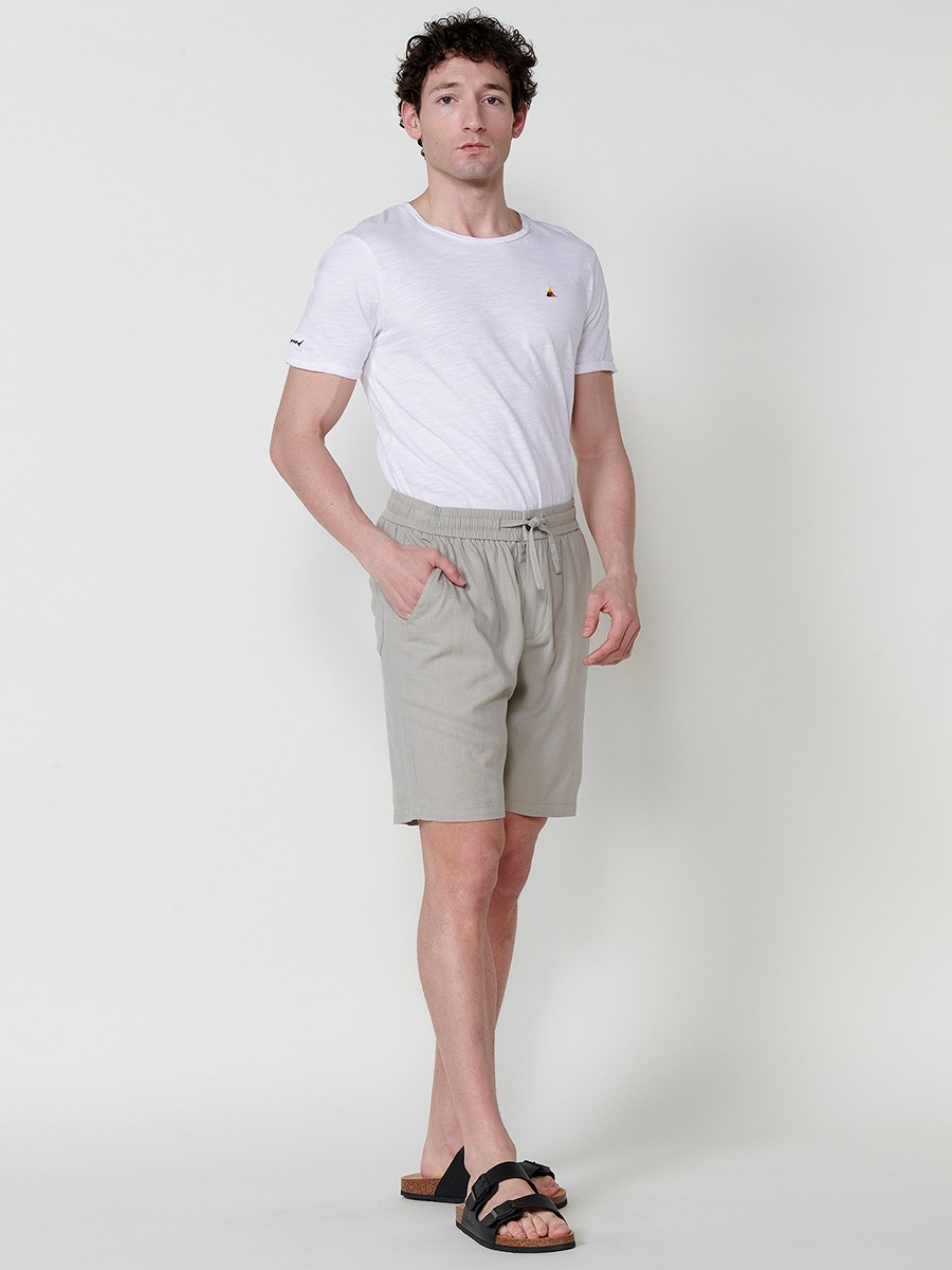 Bermuda de Lino y Viscosa Confort Fit con Cinturilla Elástica y Cordón en Color Piedra para Hombre