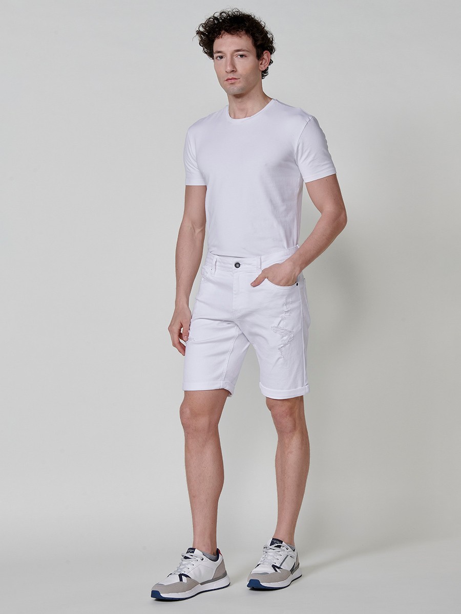 Bermuda Regular Fit en Twill de Algodón Elástico con Rotos en Delantero en Color Denim Blanco para Hombre