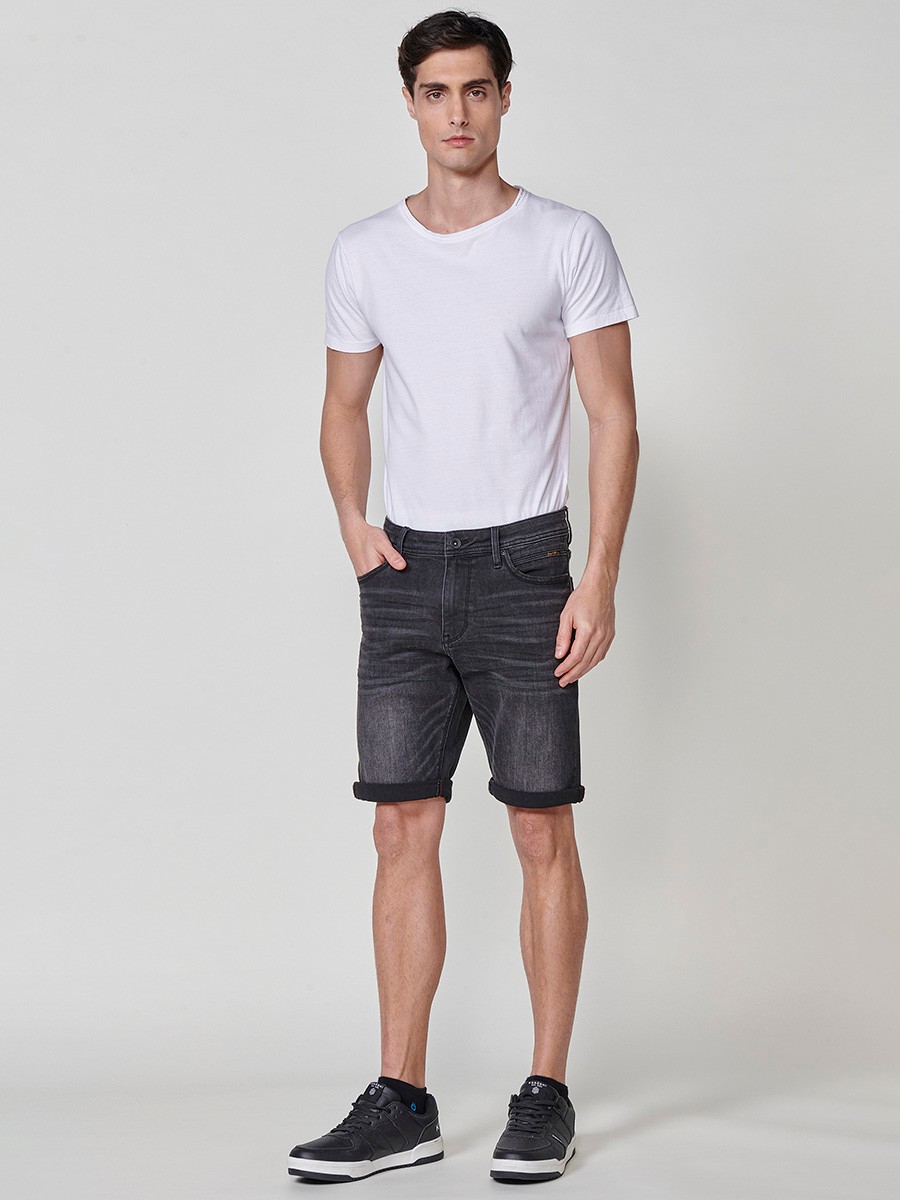 Bermuda Denim Regular Fit con Cinco Bolsillos y Efecto Lavado en Color Denim Negro para Hombre