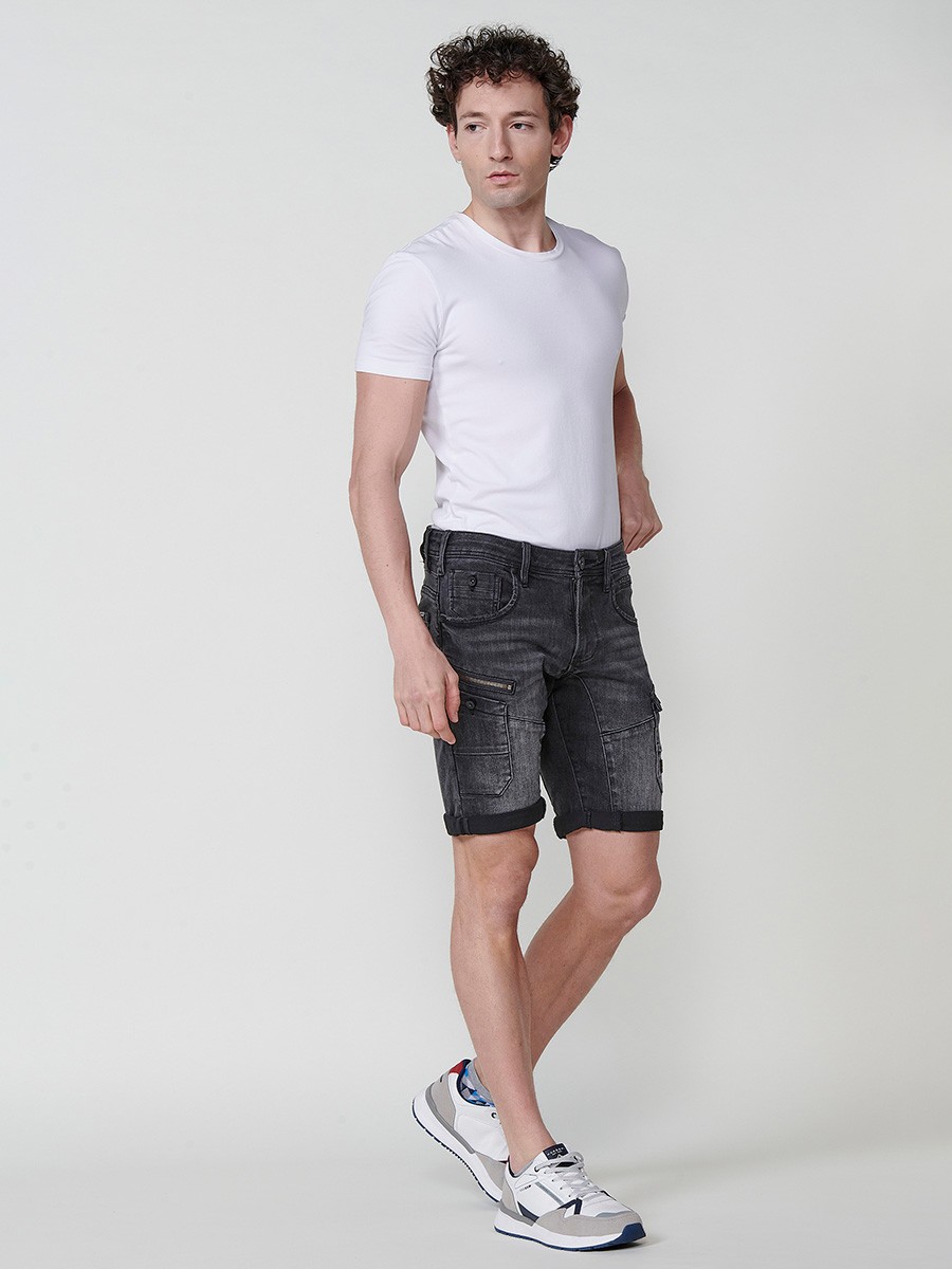 Bermuda Denim Workwear Regular Fit con Bolsillos en la Pernera y Efecto Lavado Desgastado en Denim Negro para Hombre
