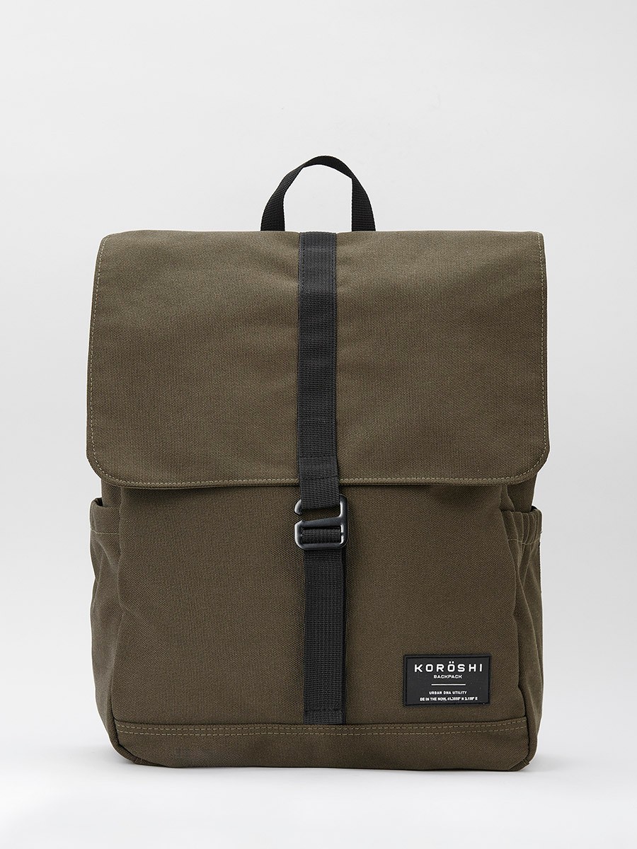 Mochila con Varios Bolsillos y Compartimentos con Cierre de Solapa en Color Verde