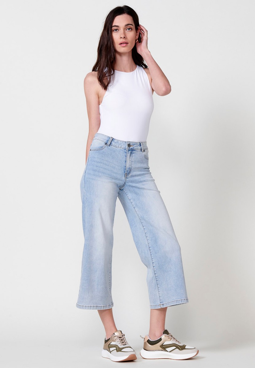Wide leg jeans with front zip and button closure in blue for women