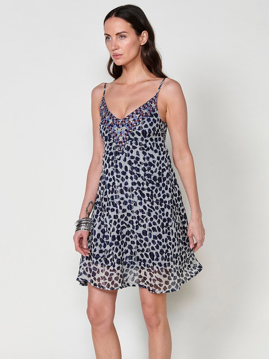 Kurzes halbtransparentes blaues Kleid für Damen mit verstellbaren Trägern und besticktem Ausschnitt
