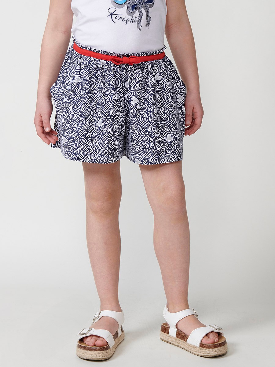 Mädchen-Shorts mit Rockeffekt, Druck in Navy, Weiß und Silber, Paperbag-Bund und rotem Band