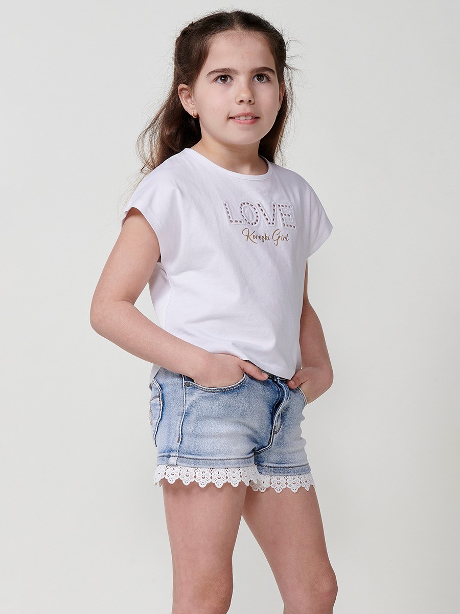 Top blanco de niña con bordado troquelado y logo dorado Koröshi