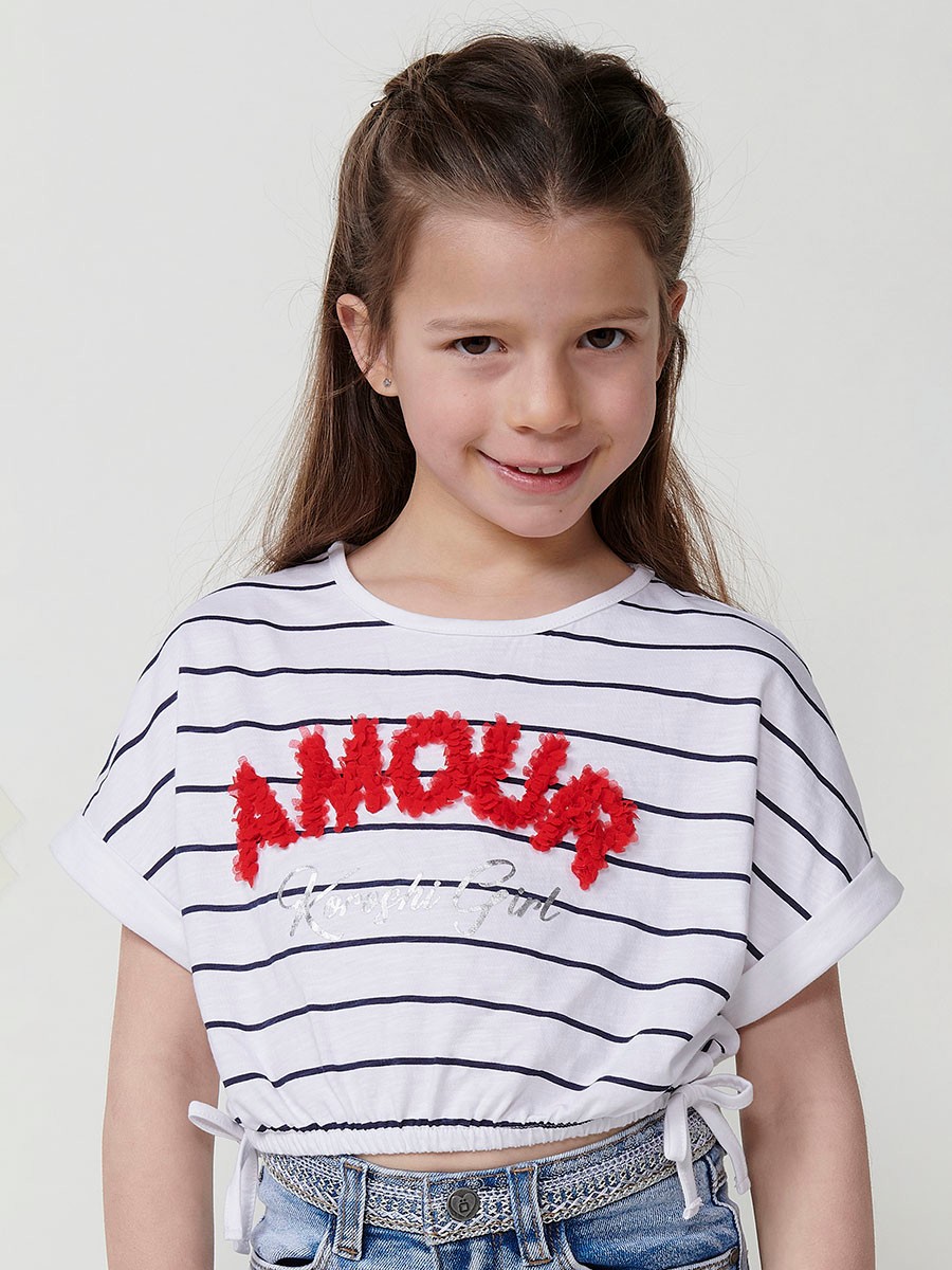 Top blanco de niña con rayas navy, lazos laterales y bordado floral rojo Koröshi