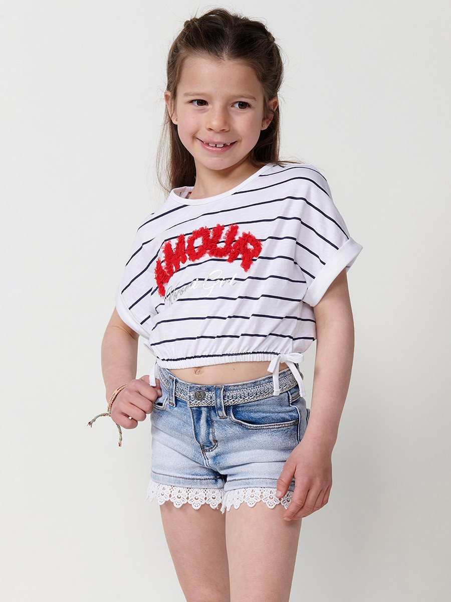 Top blanco de niña con rayas navy, lazos laterales y bordado floral rojo Koröshi
