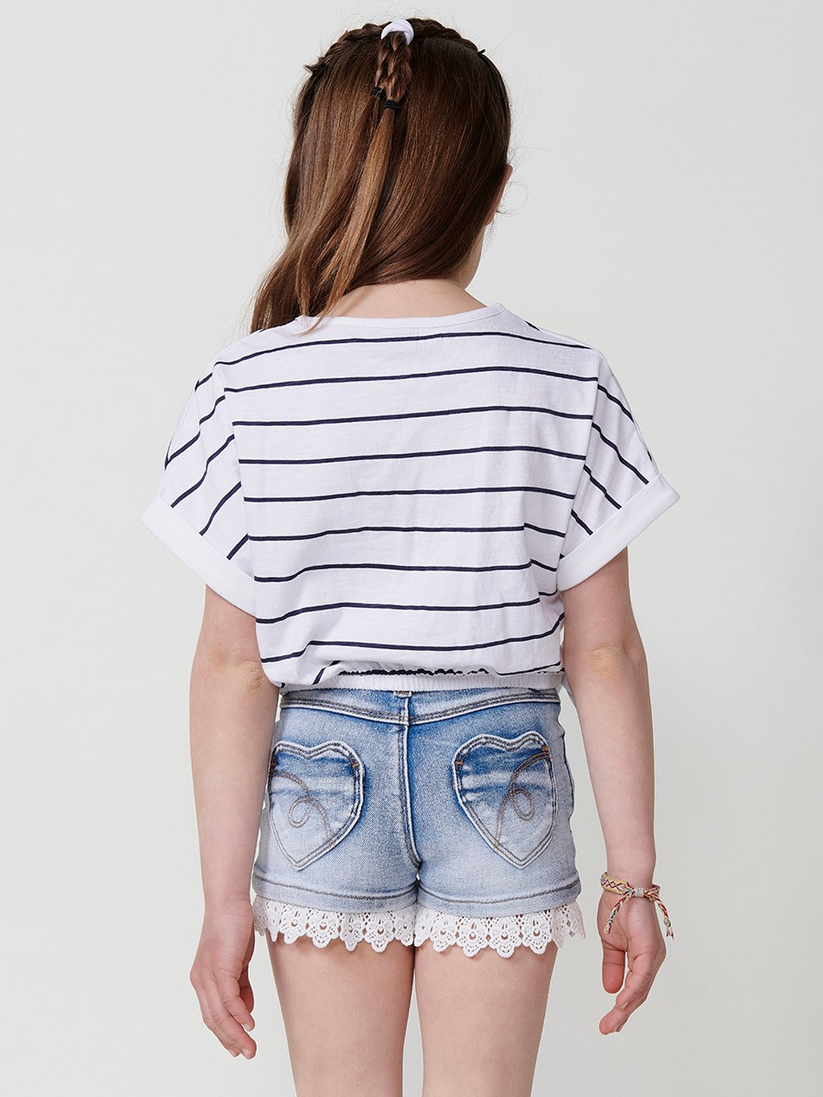 Top blanco de niña con rayas navy, lazos laterales y bordado floral rojo Koröshi