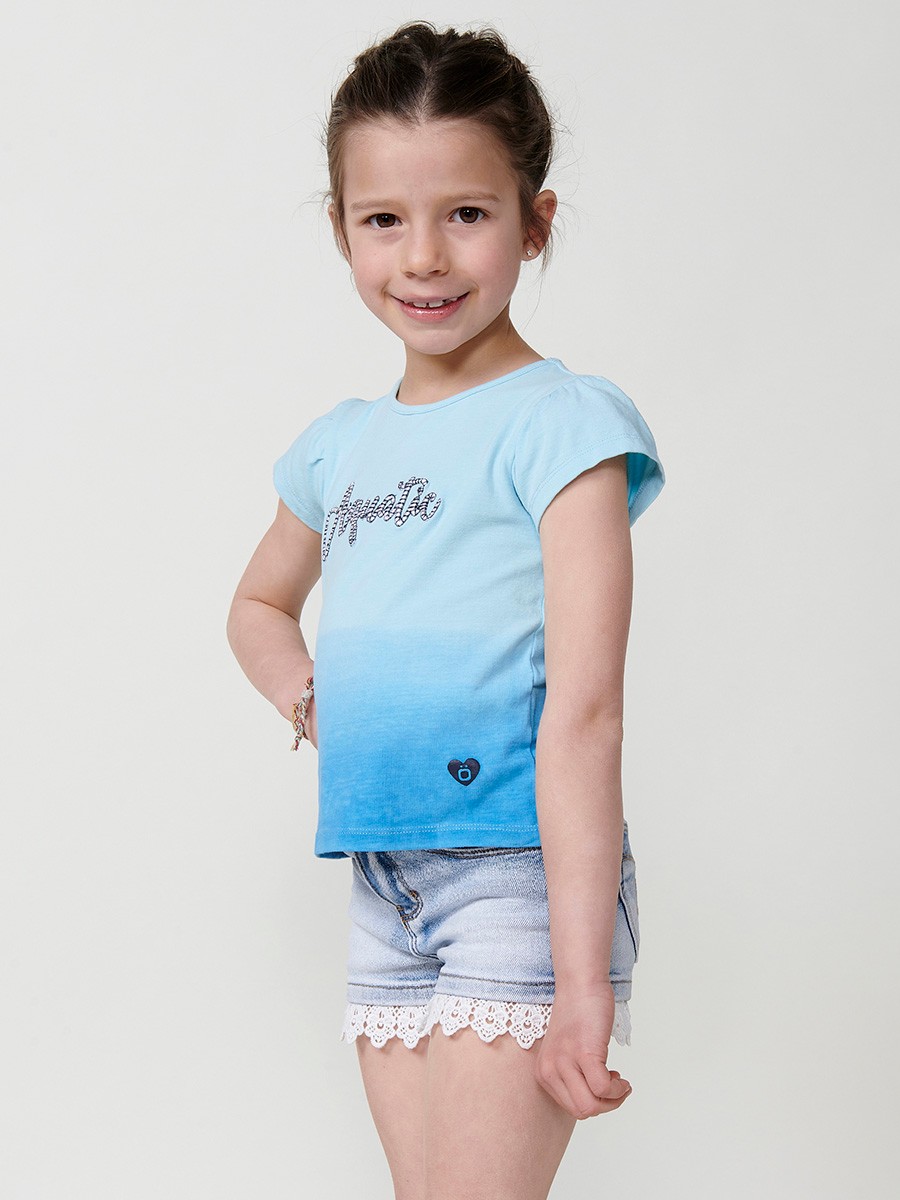 Top azul claro de niña con efecto degradado, manga abombada y bordado listado