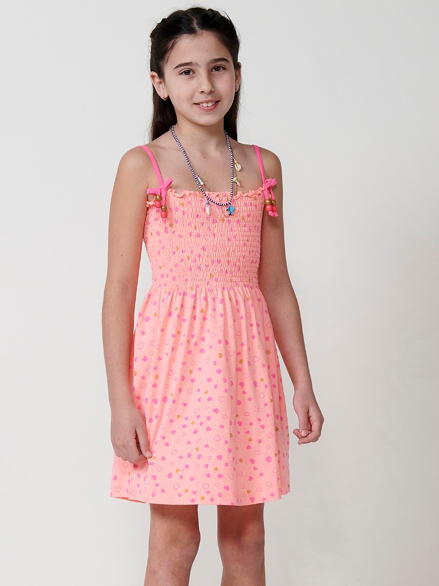 Vestido de niña naranja con estampado fucsia y dorado, tirantes con lazo y pecho fruncido
