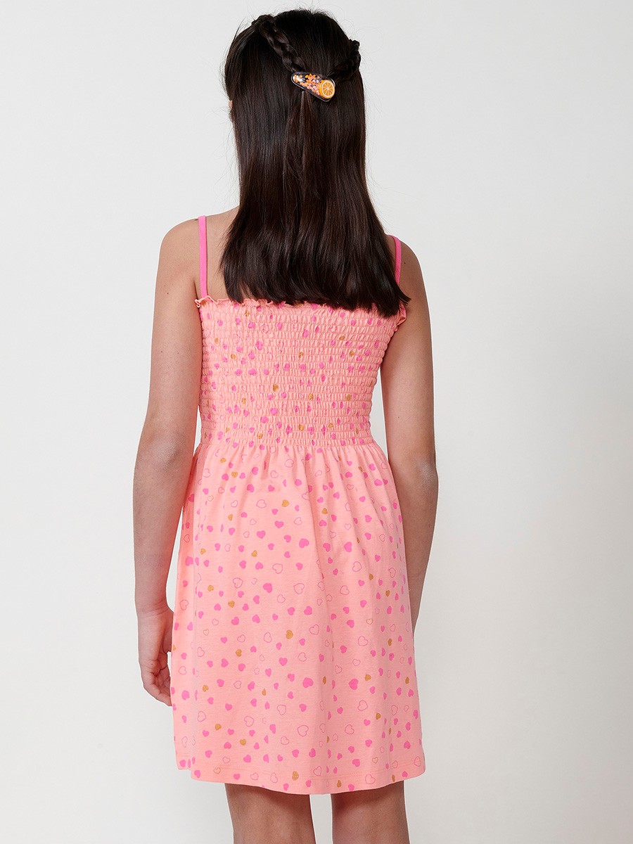 Vestido de niña naranja con estampado fucsia y dorado, tirantes con lazo y pecho fruncido 1