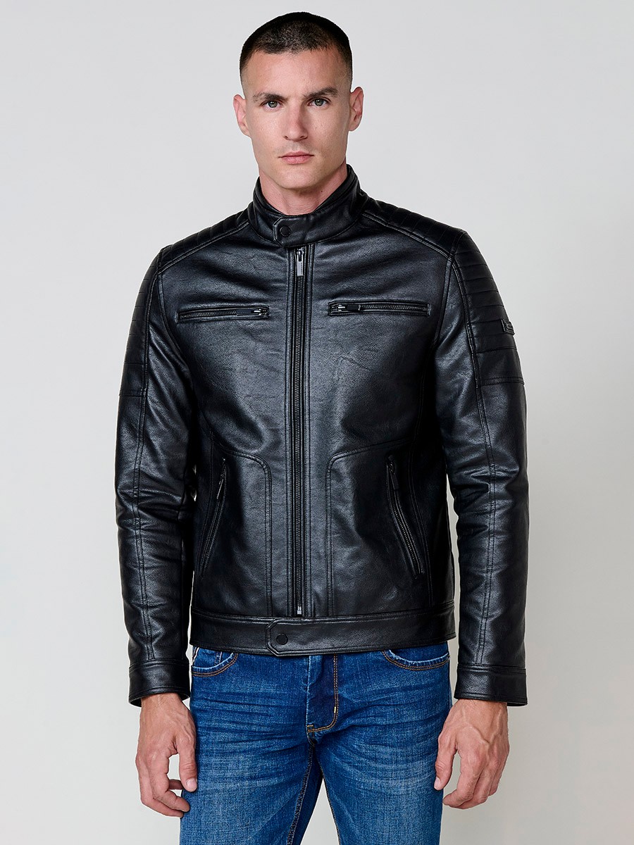 Men’s black jacket with high collar, zip closure and pockets. Made of 100% polyester for durability and lightness.