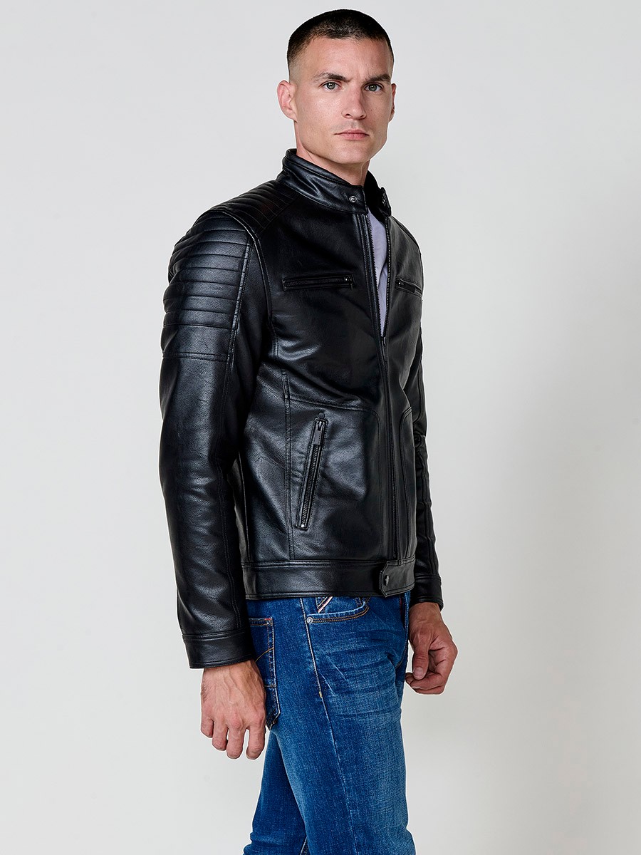 Men’s black jacket with high collar, zip closure and pockets. Made of 100% polyester for durability and lightness.