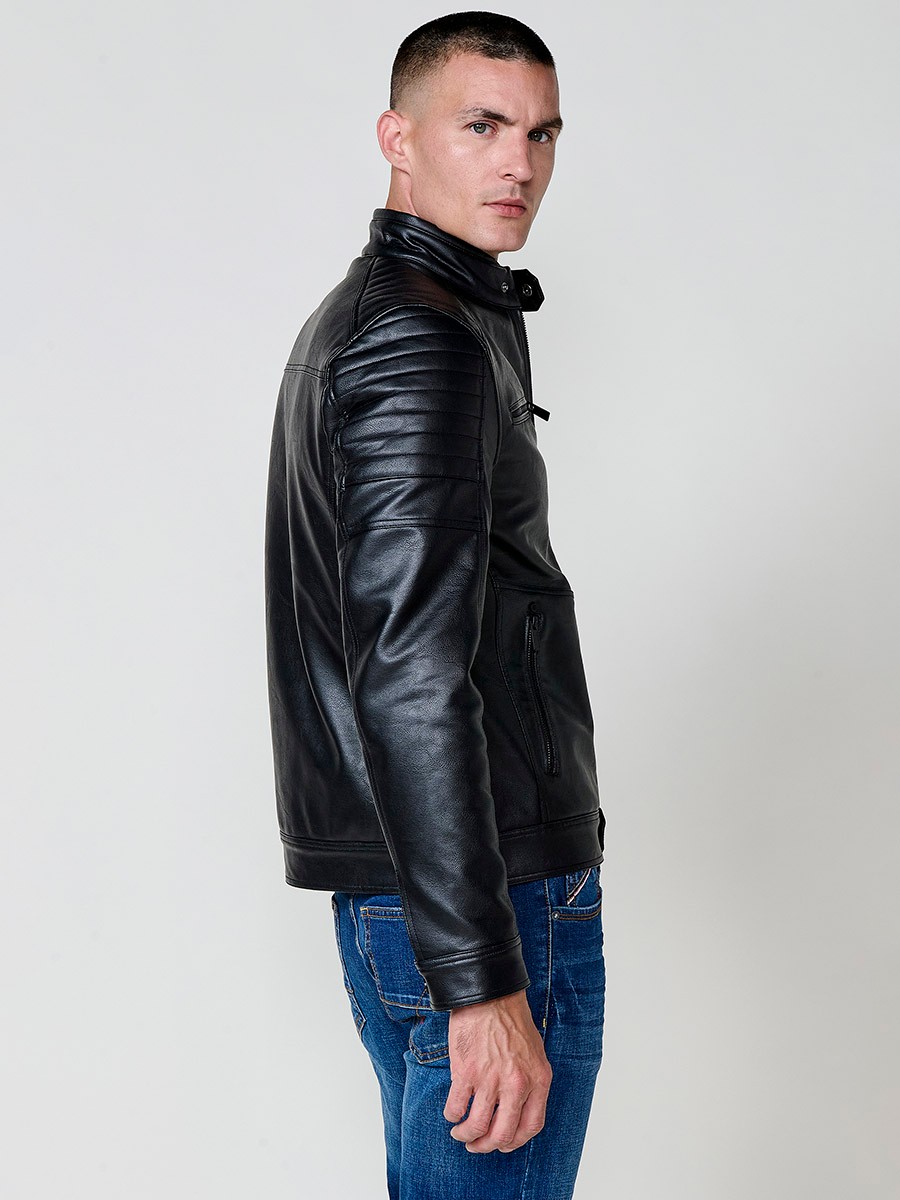 Men’s black jacket with high collar, zip closure and pockets. Made of 100% polyester for durability and lightness.