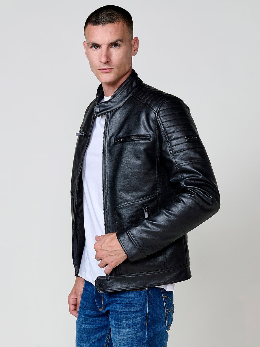Men’s black jacket with high collar, zip closure and pockets. Made of 100% polyester for durability and lightness.