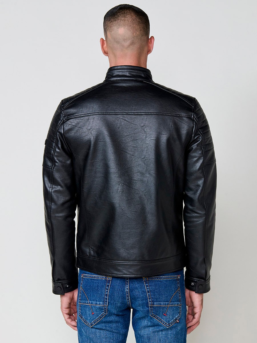 Men’s black jacket with high collar, zip closure and pockets. Made of 100% polyester for durability and lightness.