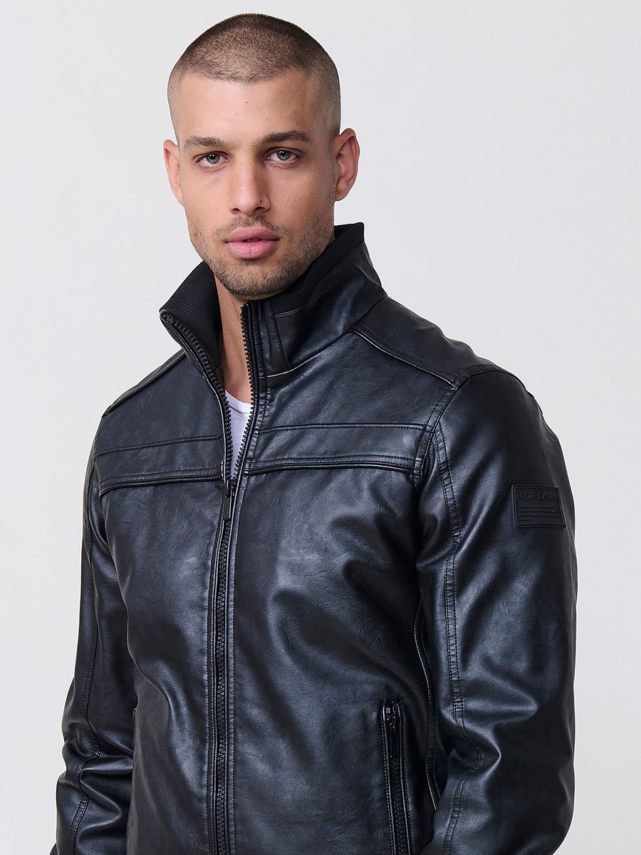 Men’s black jacket with front zip closure and pockets. Made of 100% polyester for durability and lightness.