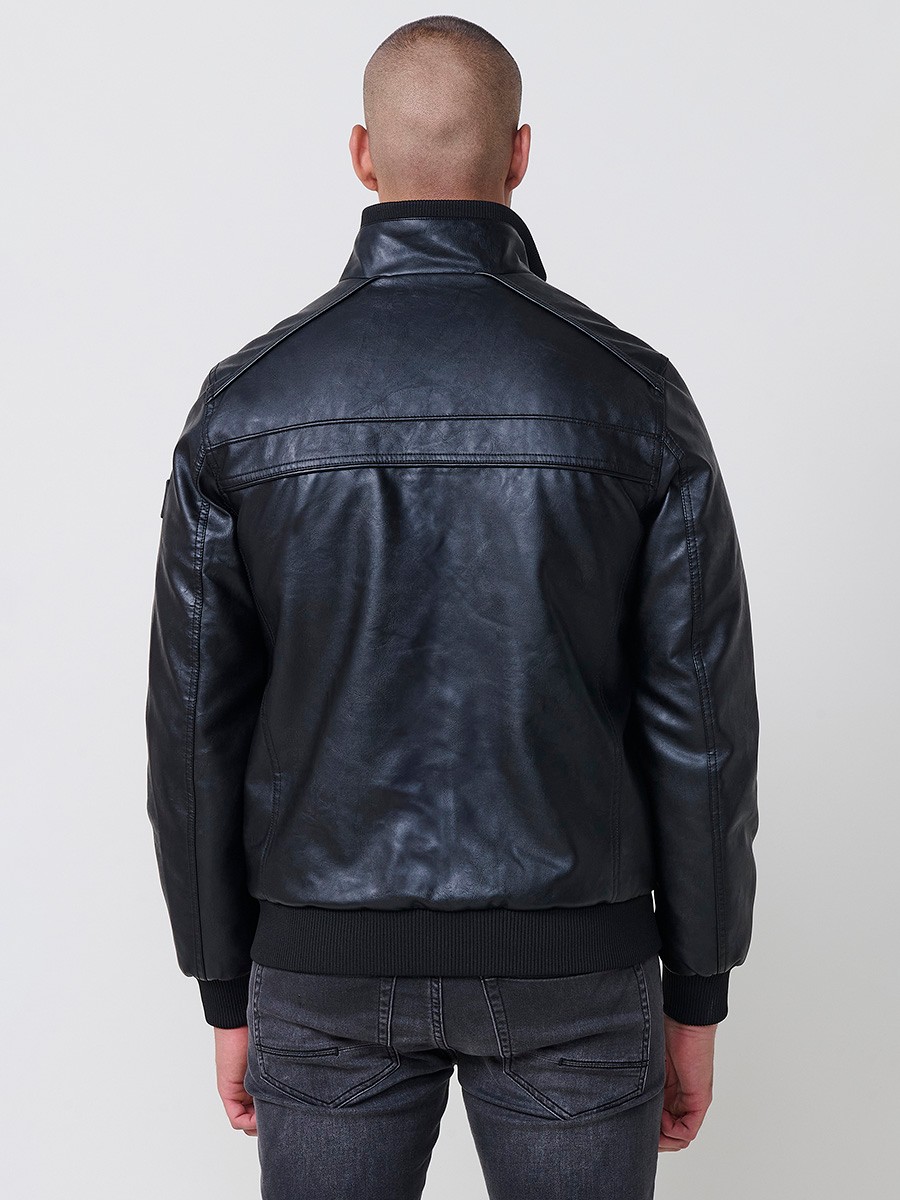 Men’s black jacket with front zip closure and pockets. Made of 100% polyester for durability and lightness.
