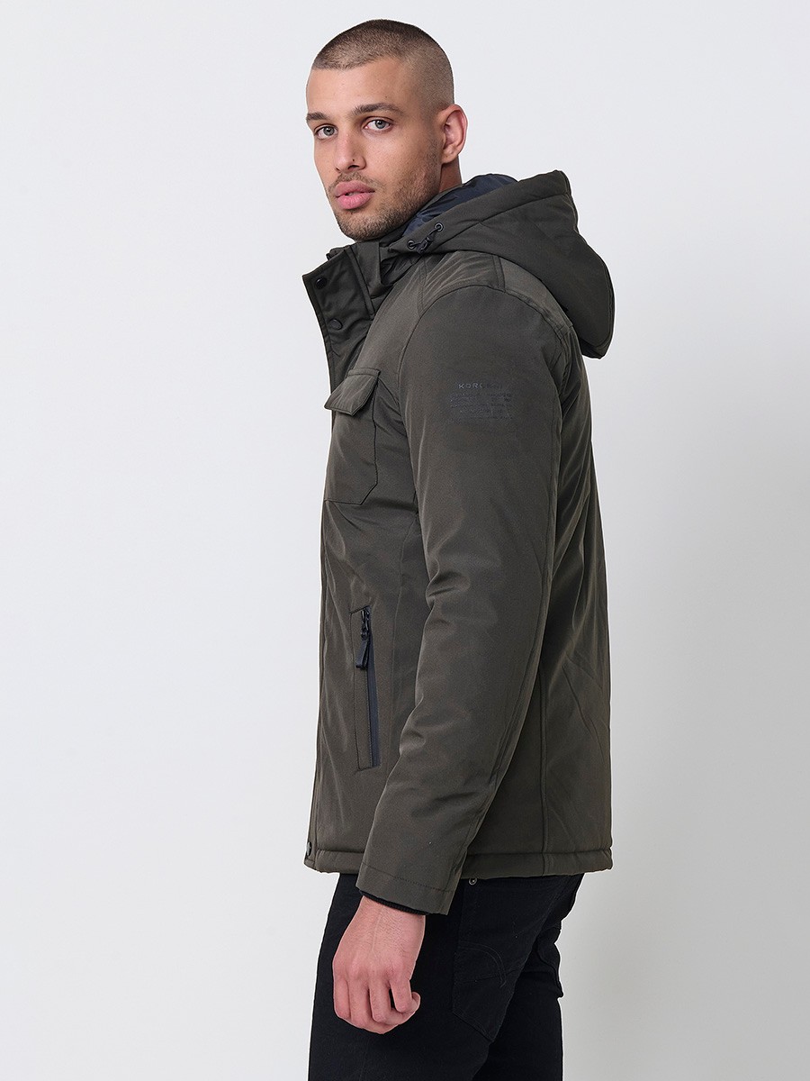 Gesteppte Herrenjacke in Khaki mit hohem Kragen, Kapuze, Reißverschluss und Taschen. Aus 100 % Polyester, warm und strapazierfähig.