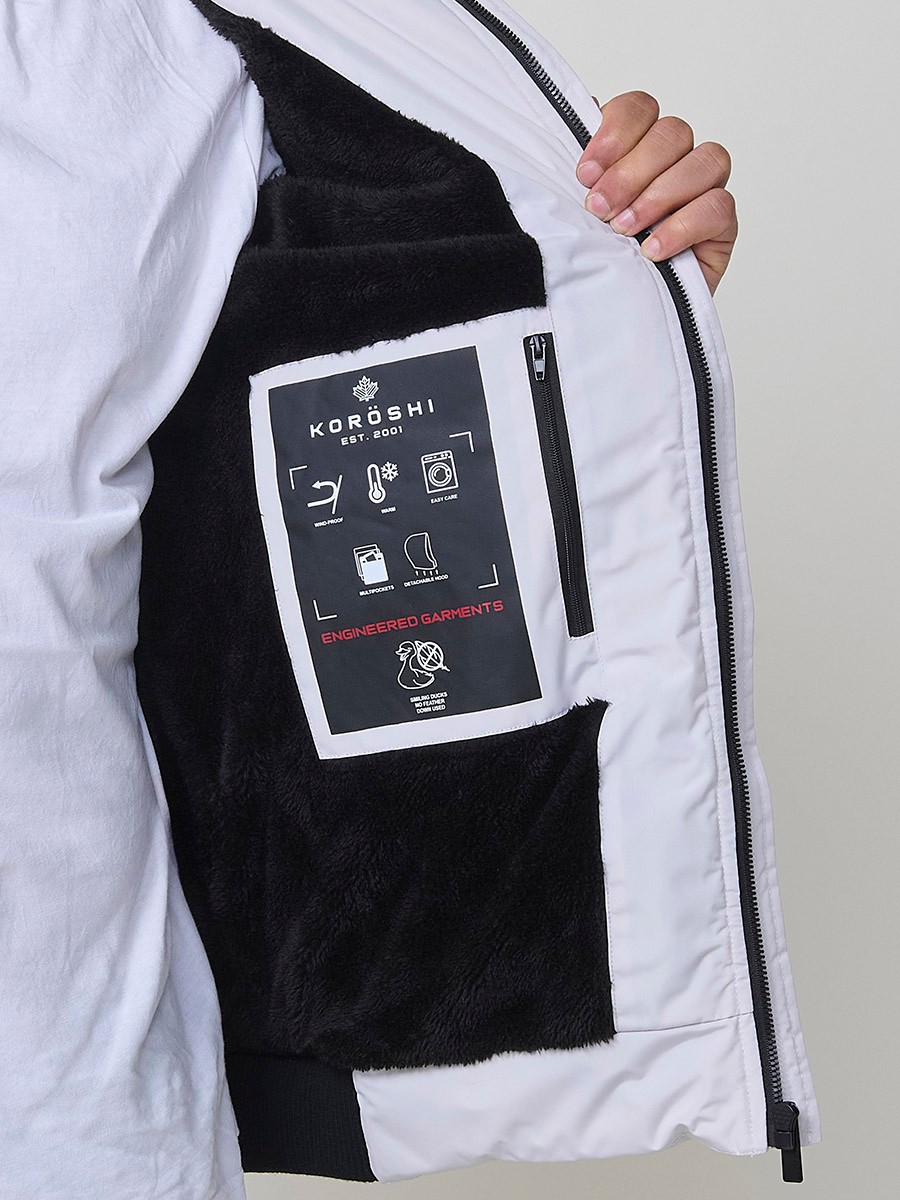 Gesteppte perlgraue Herrenjacke mit hohem Kragen, Kapuze, Reißverschluss und Taschen. Aus 100 % Polyester, warm und strapazierfähig.