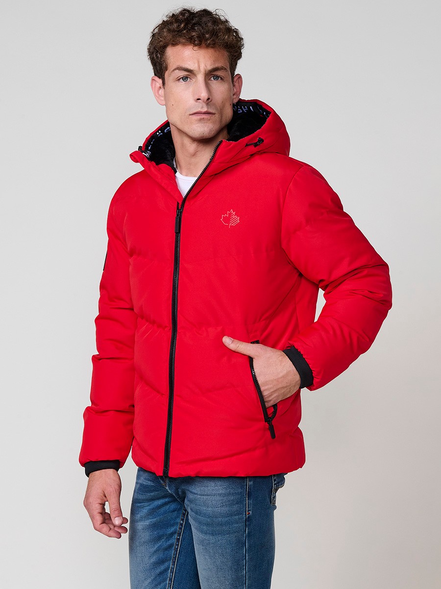 Gesteppte rote Herrenjacke mit hohem Kragen, Kapuze, Reißverschluss und Taschen. Aus 100 % Polyester, warm, leicht und strapazierfähig.