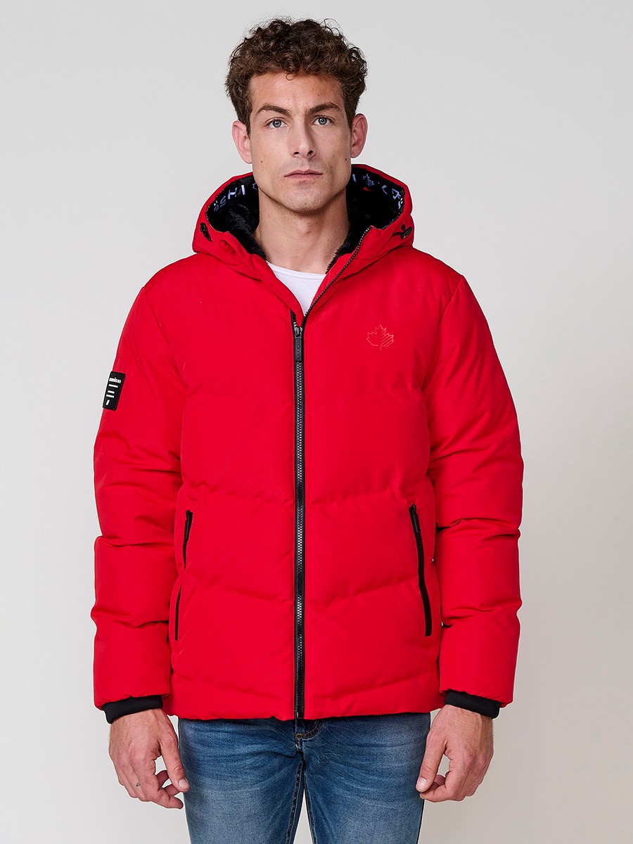 Gesteppte rote Herrenjacke mit hohem Kragen, Kapuze, Reißverschluss und Taschen. Aus 100 % Polyester, warm, leicht und strapazierfähig.